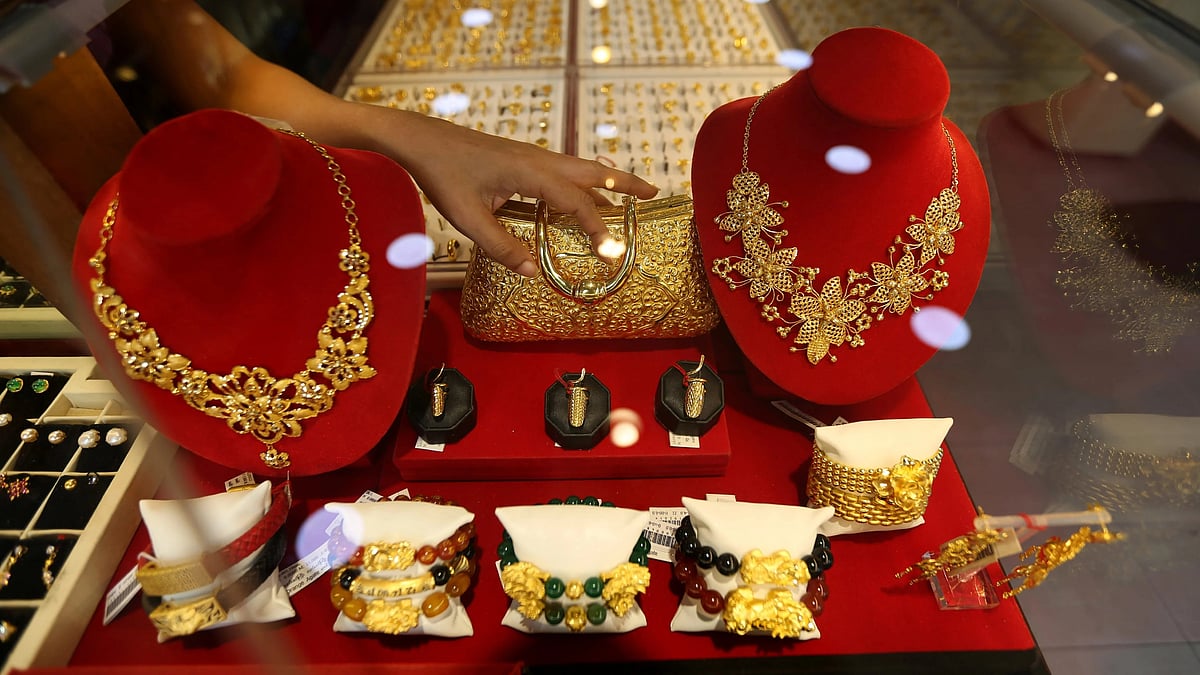 سونے کی قیمت میں مسلسل دوسرے دن اضافہ، پھیکی پڑی چاندی کی چمک