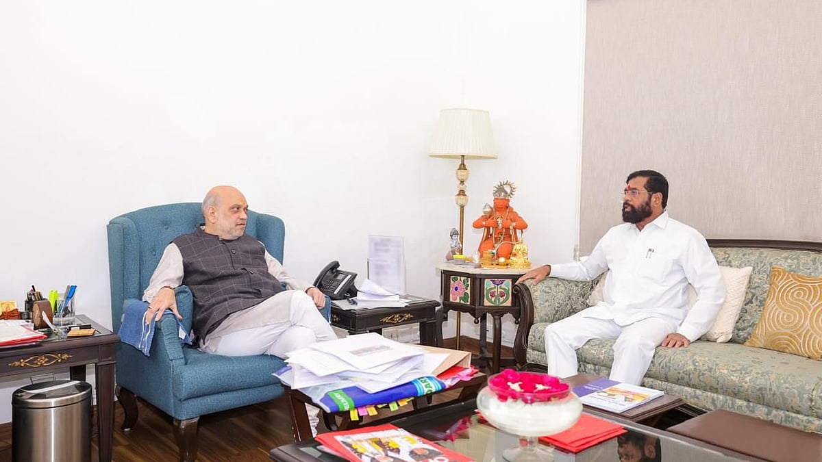 <div class="paragraphs"><p>امت شاہ سے ملاقات کرتے ہوئے ایکناتھ شندے، تصویر سوشل میڈیا</p></div>