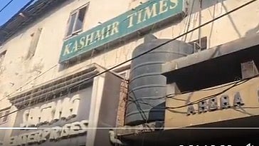 ڈاکٹر کے لاکر سے اے کے۔47 برآمد، کشمیر ٹائمز کے دفتر سے کارتوس برآمد