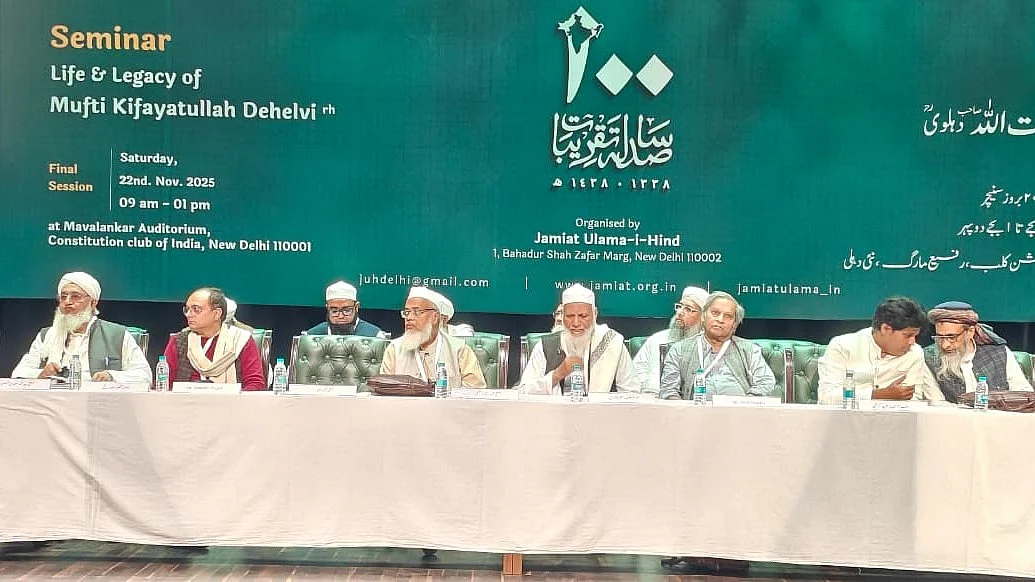 <div class="paragraphs"><p>سیمینار کا منظر</p></div>