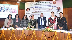 جامعہ ہمدرد کے ’روفیدہ کالج آف نرسنگ‘ میں انڈر گریجویٹ و پوسٹ گریجویٹ بیچ-2025 کے لیے تعارفی پروگرام منعقد