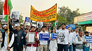 ’ایک قدم گاندھی کے ساتھ‘ پدیاترا میں شامل ہوئے این ایس یو آئی کے قومی صدر ورون چودھری