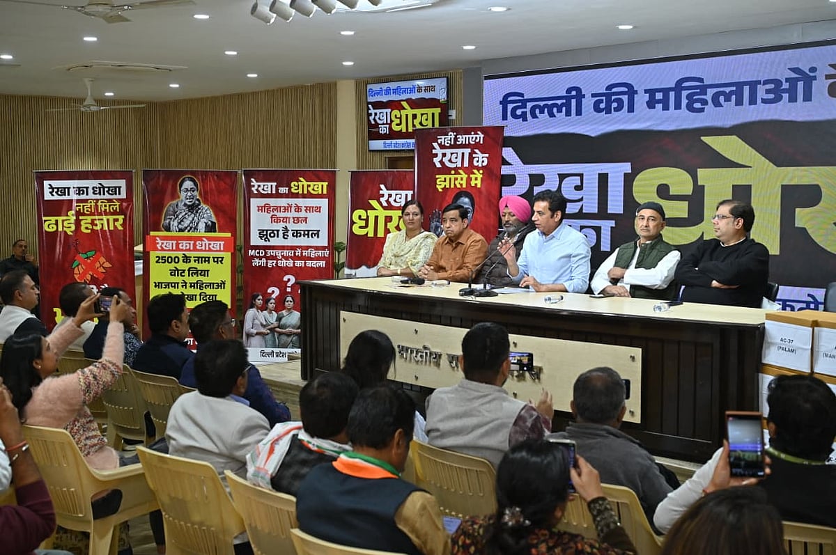 ریکھا کا دھوکہ: دہلی کی خواتین کو 9 ماہ بعد بھی 2500 روپے کا انتظار، کانگریس نے پریس کانفرنس میں دکھایا ’ڈَمی چیک‘