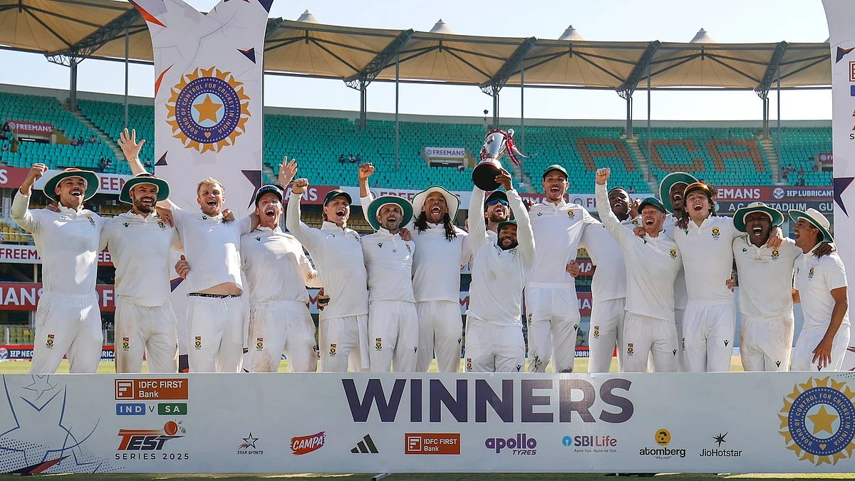 <div class="paragraphs"><p>ہندوستان کے خلاف ٹیسٹ سیریز فتح کرنے کے بعد جشن مناتی ہوئی جنوبی افریقی ٹیم، تصویر&nbsp;<a href="https://x.com/ProteasMenCSA">@ProteasMenCSA</a></p></div>