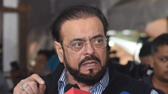 وقت مقررہ پر نماز پڑھنا مسلمان پر فرض ہے اس لئے اگر کوئی نماز پڑھتا ہے تو اس پر اعتراض کیوں ؟: ابوعاصم اعظمی