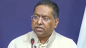 شیخ حسینہ کی حوالگی کے لیے بنگلہ دیش کی درخواست پر فیصلہ مناسب وقت پر کیا جائے گا: ہندوستان