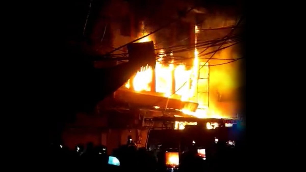 ہانگ کانگ میں کثیر المنزلہ عمارتوں میں خوفناک آتشزدگی، 44 لوگوں کی موت، 300 لاپتہ