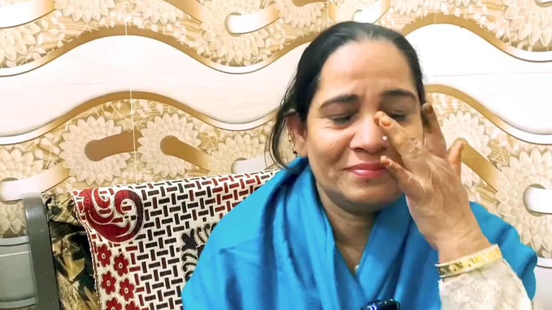 <div class="paragraphs"><p>خاتون بی ایل او فردوس، تصویر قومی آواز</p></div>