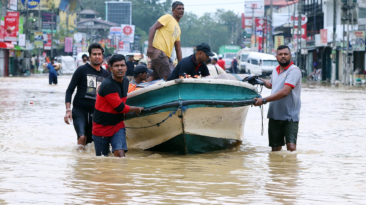 سری لنکا میں گردابی طوفان ’دِتوا‘ کے سبب ہلاکتوں کی تعداد 618 پہنچ گئی، اب لینڈ سلائیڈ کی وارننگ سے دہشت