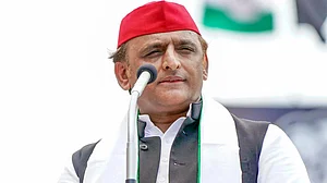 ایس آئی آر: اکھلیش یادو کا یوگی حکومت سے وضاحت کا مطالبہ، ووٹروں کے نام حذف کرنے کا الزام