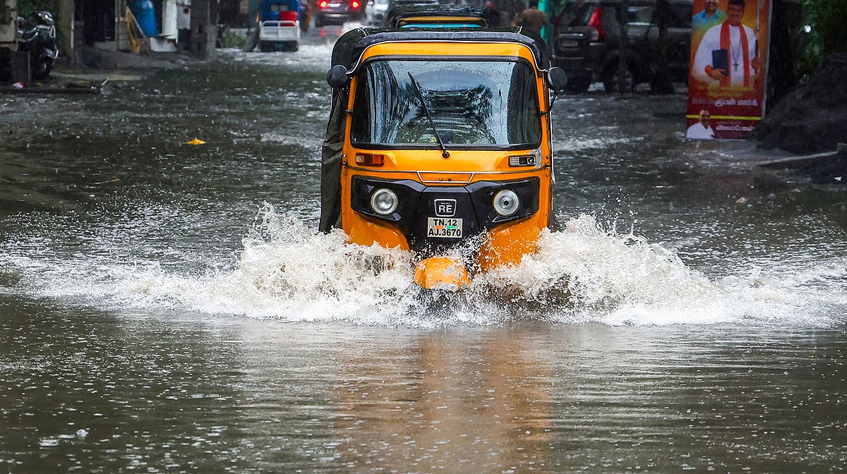 تمل ناڈو میں شدید بارش: چار اضلاع میں اسکول-کالج بند، مدراس اور انّا یونیورسٹی کے امتحانات ملتوی