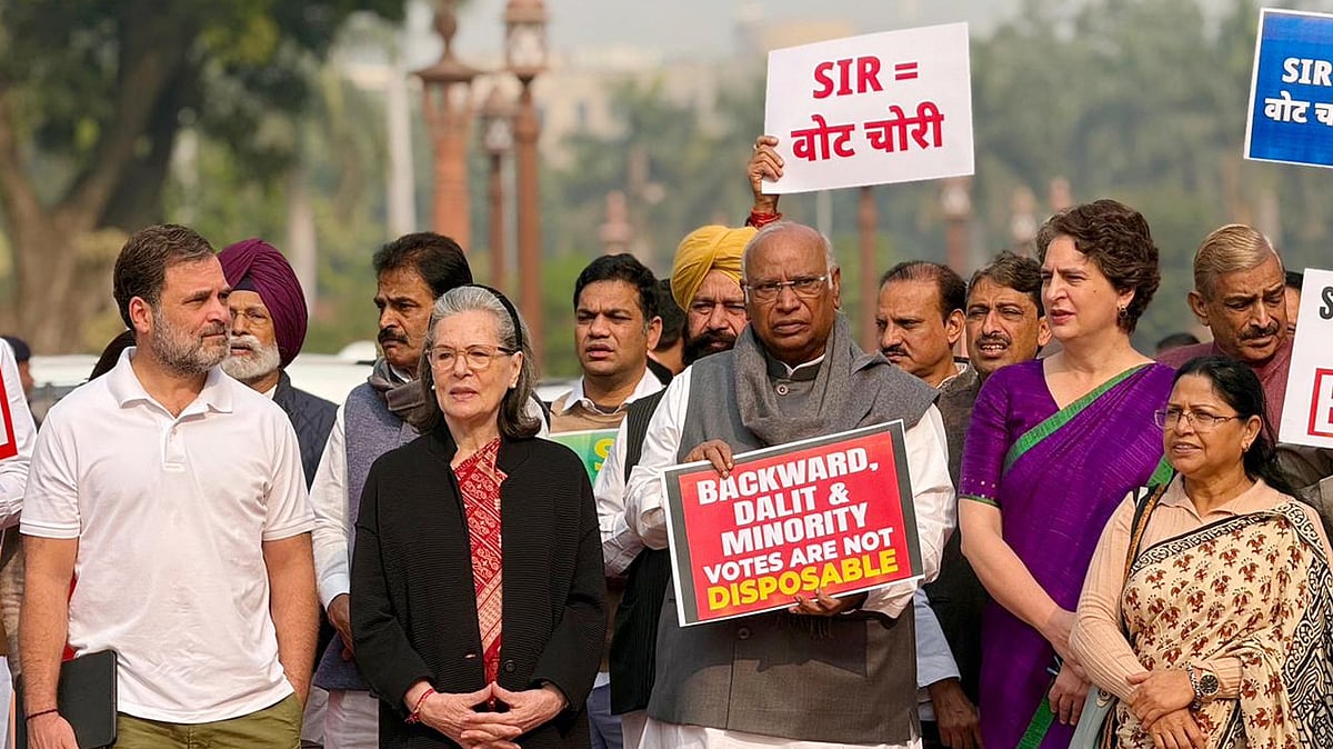 <div class="paragraphs"><p>ایس آئی آر کے خلاف انڈیا اتحاد کا احتجاج / تصویر ایکس / آئی این سی</p></div>