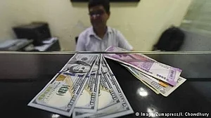 روپے میں ریکارڈ گراوٹ، کانگریس نے ویڈیو شیئر کر کے وزیر اعظم کو یاد دلائے ان کے الفاظ