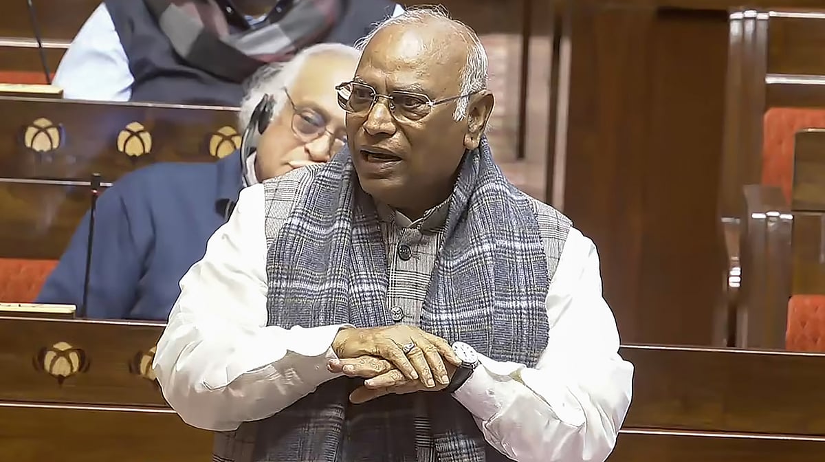 ضابطہ 267 پر تکرار: حکومت پر حساس معاملات کو مؤخر کرنے کا الزام، کھڑگے کا فوری بحث کا مطالبہ