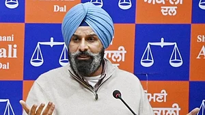 اکالی دل لیڈر بکرم سنگھ مجیٹھیا کی مشکلات میں اضافہ، درخواست ضمانت خارج، ایک اور قریبی گرفتار