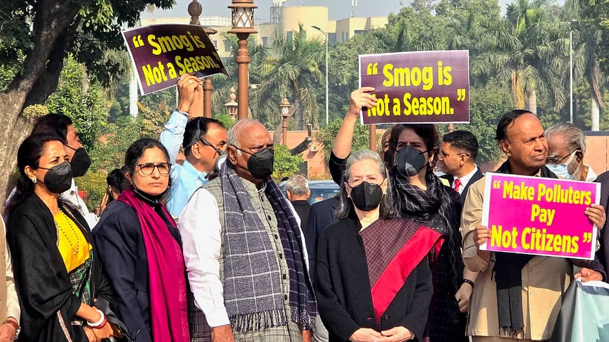 <div class="paragraphs"><p>دہلی میں آلودگی کے خلاف حزب اختلاف کا احتجاج / تصویر آئی این سی</p></div>