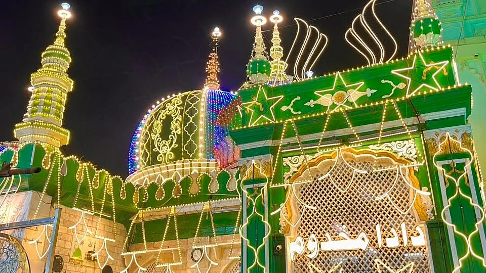 <div class="paragraphs"><p>آستانہ حضرت مخدوم شاہ ماہمی</p></div>