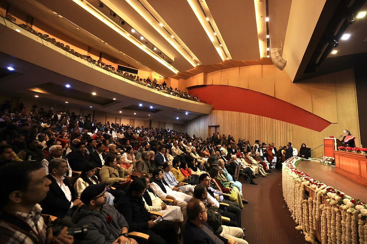 دہائیاں گزر چکی ہیں لیکن جواہر لال نہرو اب بھی کروڑوں ہندوستانیوں کے لیے روشنی کے مینار ہیں: سونیا گاندھی