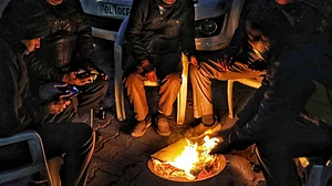 راجدھانی میں زہریلی ہوا کے ساتھ سردی کا بھی ستم، دسمبر کی اب تک کی سب سے سرد صبح درج