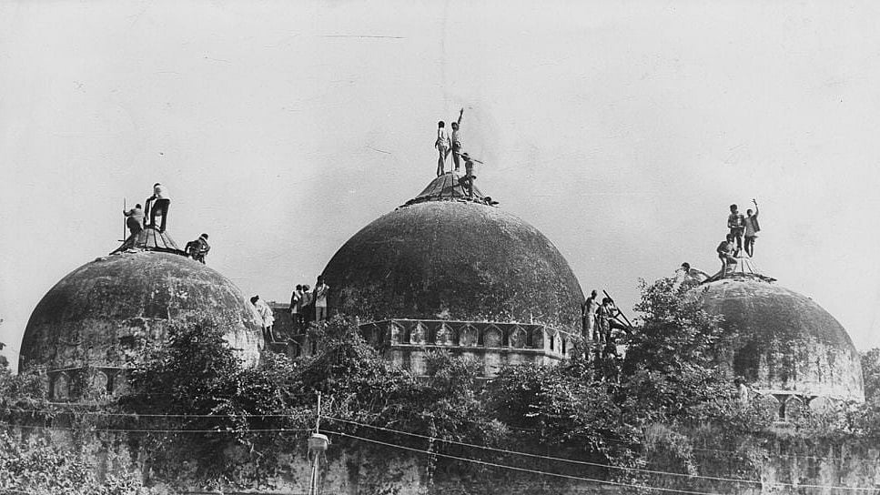 <div class="paragraphs"><p>بابری مسجد کی شہادت کی تصویر</p></div>