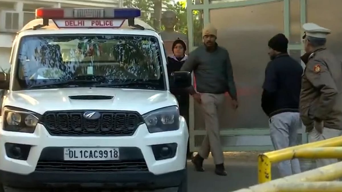 دہلی میں پرانے 100 اور 500 کے نوٹوں کا ذخیرہ ضبط، غیر قانونی دھندے میں ملوث 4 ملزمین گرفتار