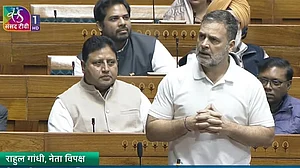 آلودہ فضا کا بحران: راہل گاندھی نے ہر شہر کے لیے سائنسی اور مرحلہ وار پلان کی تشکیل پر زور دیا