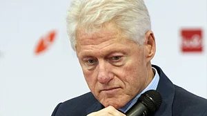 ٹرمپ، بل کلنٹن اور بل گیٹس کے ساتھ جیفری ایپسٹین کی تصاویر منظر عام پر!