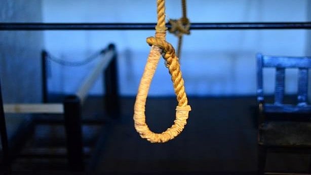 دہلی کے کالکاجی میں تین لوگوں نے کی خودکشی!