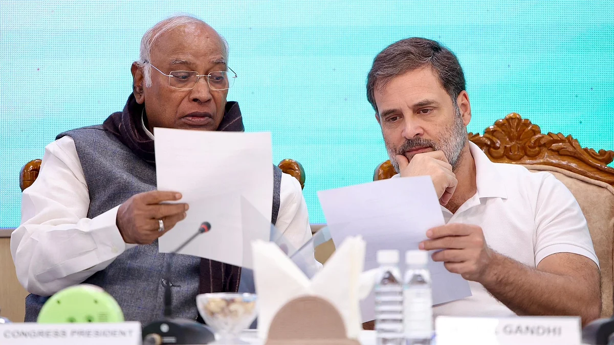 <div class="paragraphs"><p>راہل گاندھی اور ملکارجن کھڑگے (فائل)، تصویر <a href="https://x.com/kharge">@kharge</a></p></div>