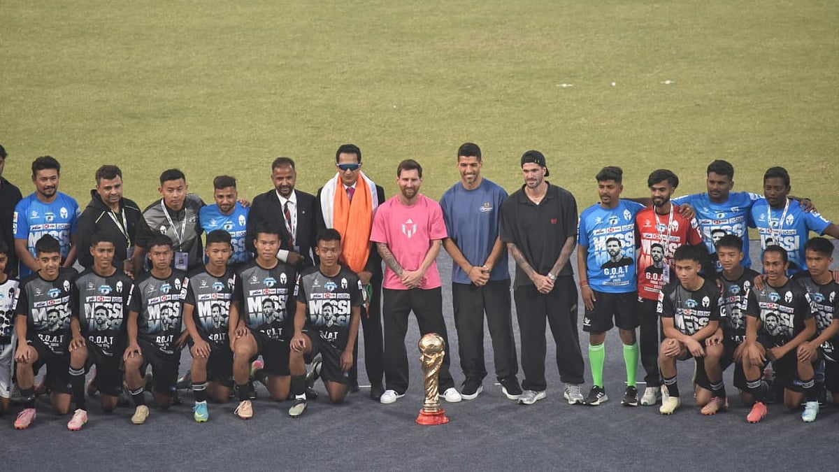 <div class="paragraphs"><p>ارون جیٹلی اسٹیڈیم میں لیونل میسی و دیگر کھلاڑی، تصویریں ویپن/قومی آواز</p></div>