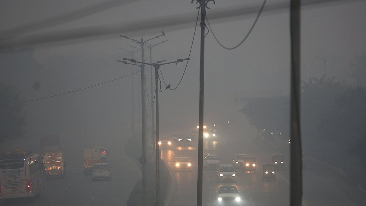 دہلی۔ این سی آر کہرے میں گرفتار، حد بصارت میں مزید کمی، 500 کے قریب پہنچا اے کیو آئی