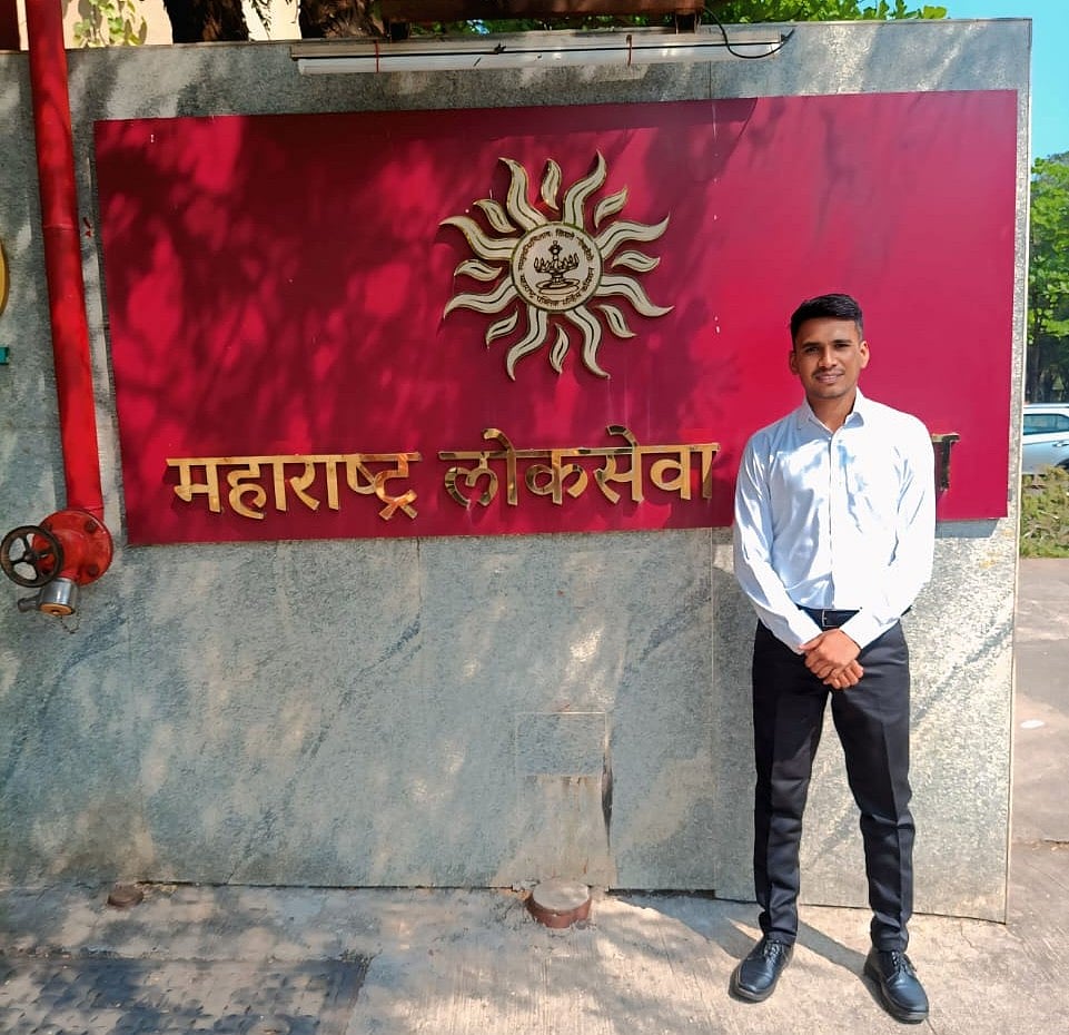 <div class="paragraphs"><p>روشن شاہ</p></div>