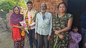 بھنگار جمع کر کے روٹی روزی کا انتظام کرنے والے شخص کے بیٹے نے تعلیمی شعبہ میں حاصل کی بڑی کامیابی