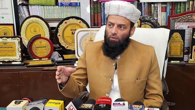 <div class="paragraphs"><p>مولانا عثمان لدھیانوی پریس کانفرنس سے خطاب کرتے ہوئے</p></div>