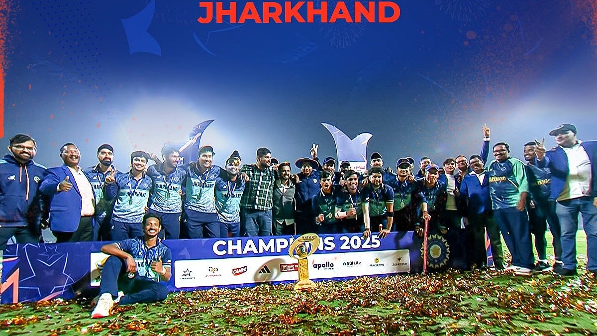 <div class="paragraphs"><p>ٹرافی کے ساتھ چمپئن جھارکھنڈ، تصویر بشکریہ <a href="https://x.com/BCCIdomestic">@BCCIdomestic</a></p></div>