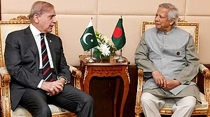 ہندوستان اور بنگلہ دیش کے درمیان کون آگ لگا رہا ہے؟