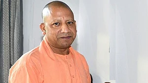 وزیراعلیٰ کی سیکورٹی میں پھر لاپروائی، یوگی کی گاڑی تک پہنچ گئی گائے