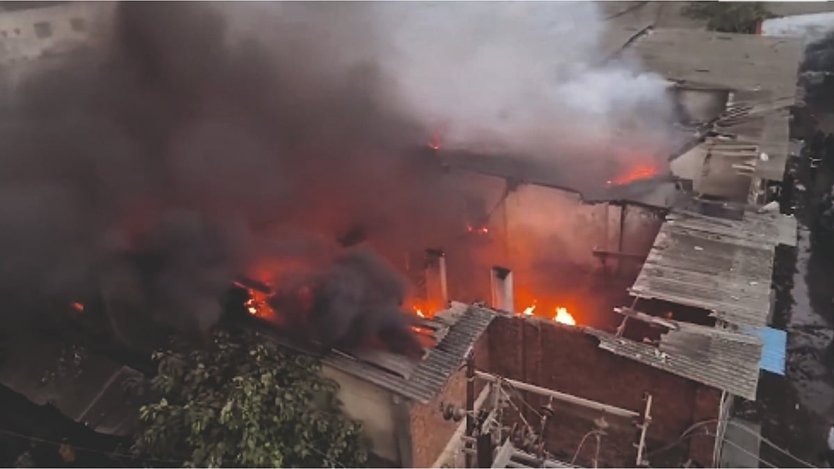 ممبئی: بھیونڈی کی فیکٹری میں بھیانک آتشزدگی، سلنڈر دھماکے سے افراتفری، فائر فائٹر زخمی