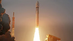 اسرو نے رقم کردی تاریخ! ’ باہو بلی‘ راکٹ سے سب سے وزنی سیٹلائٹ ’بلیو برڈ بلاک-3‘ لانچ