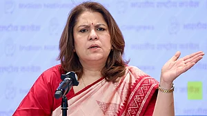 کف سیرپ تنازعہ: کانگریس کا بی جے پی پر شدید حملہ، سپریم کورٹ جج کی نگرانی میں جانچ اور جے پی نڈا کے استعفے کا مطالبہ