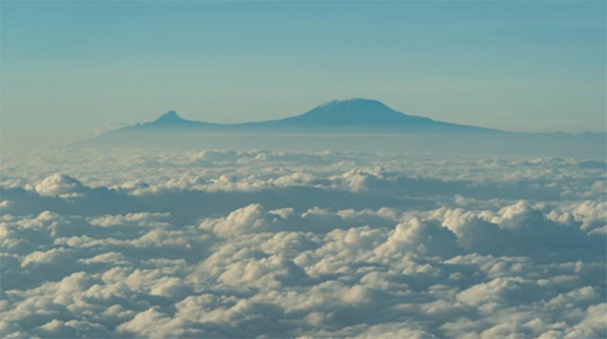 افریقہ کی بلند ترین چوٹی ماؤنٹ کلیمنجارو پر ہیلی کاپٹر حادثہ، 5 افراد ہلاک