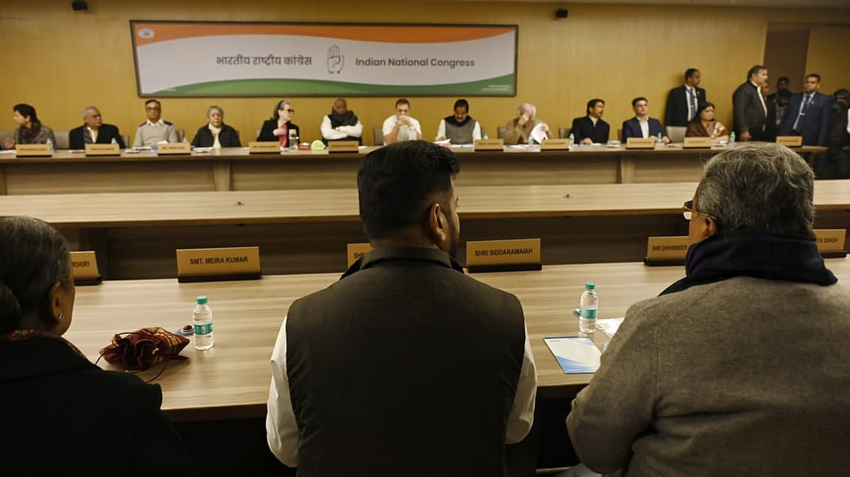 <div class="paragraphs"><p>کانگریس ورکنگ کمیٹی کی میٹنگ کا منظر / قومی آواز / وپن</p></div>