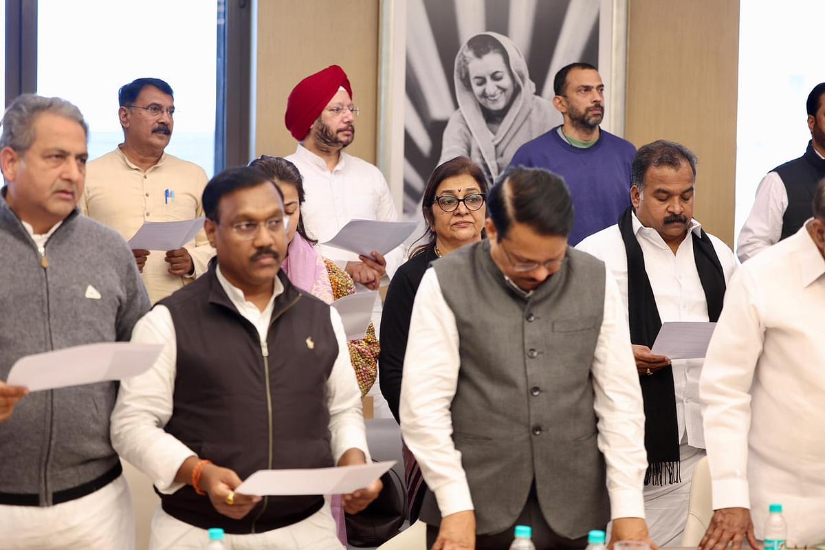 <div class="paragraphs"><p>حلف لیا گیا کہ دیہی مزدور کے احترام، روزگار، مزدوری اور وقت پر ادائیگی کے حق کے لیے متحد ہو کر جدوجہد کریں گے</p></div>