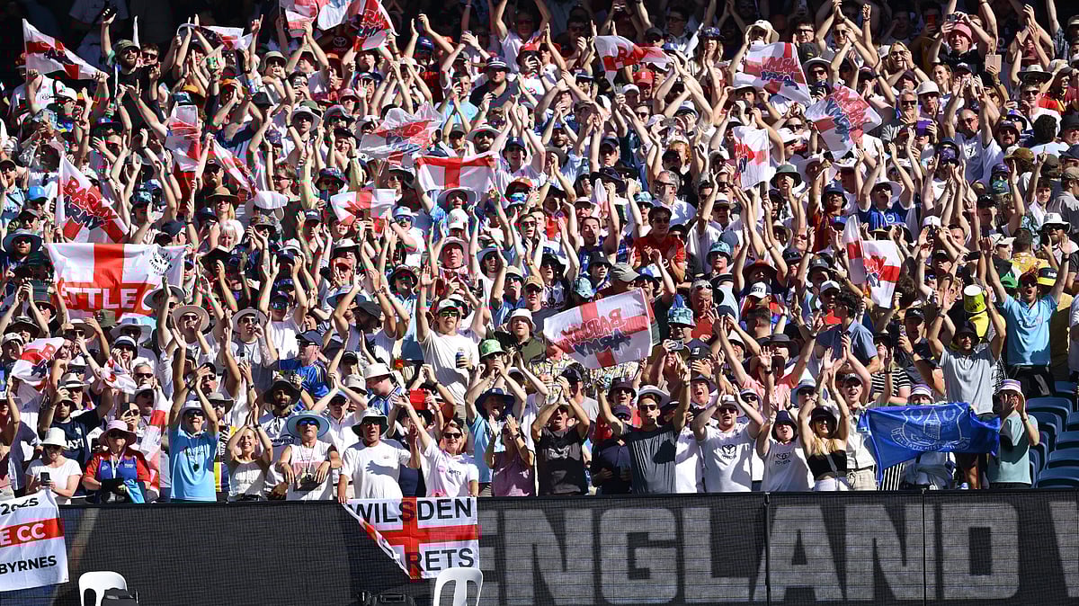 <div class="paragraphs"><p>انگلینڈ کی فتح کے بعد جشن مناتے ہوئے اسٹیڈیم میں موجود کرکٹ شیدائی، تصویر ’ایکس‘&nbsp;<a href="https://x.com/englandcricket">@englandcricket</a></p></div>
