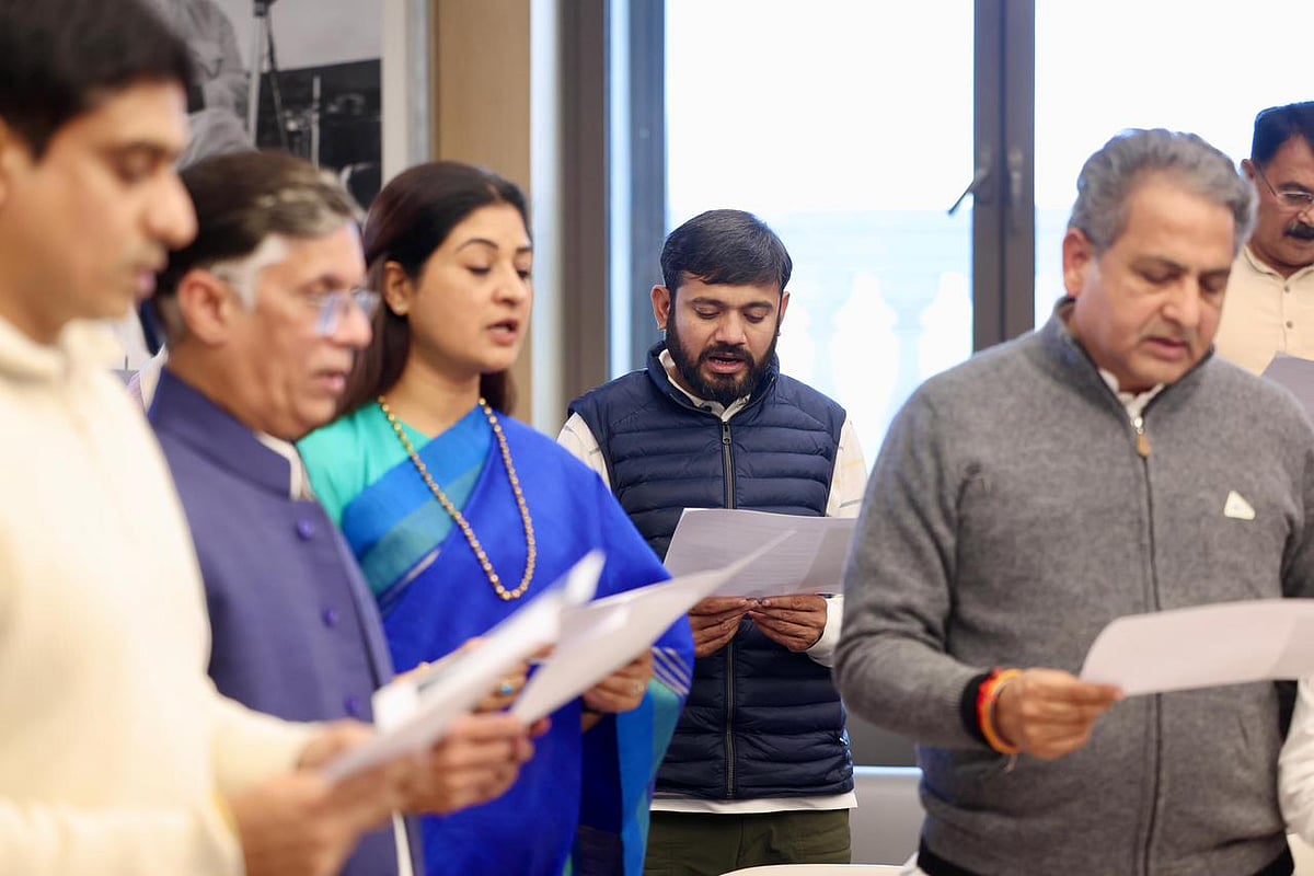 <div class="paragraphs"><p>حلف اٹھانے والوں میں کانگریس کے سرکردہ لیڈران پون کھیڑا، الکا لامبا اور کنہیا کمار بھی شامل تھے</p></div>