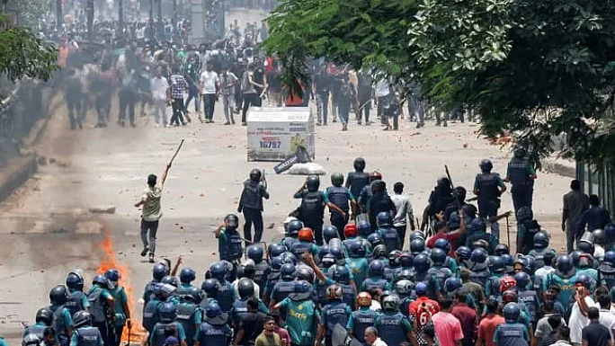 <div class="paragraphs"><p>بنگلہ دیش میں تشدد کا منظر، تصویر سوشل میڈیا</p></div>