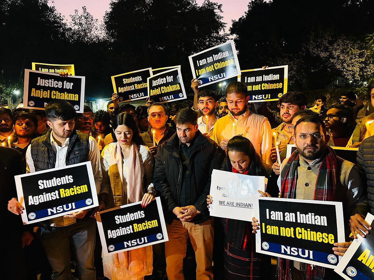 ’نفرت نے اینجل چکما کا قتل کیا اور خاموشی نے قصورواروں کو بچایا‘، این ایس یو آئی نے جنتر منتر پر نکالا کینڈل مارچ