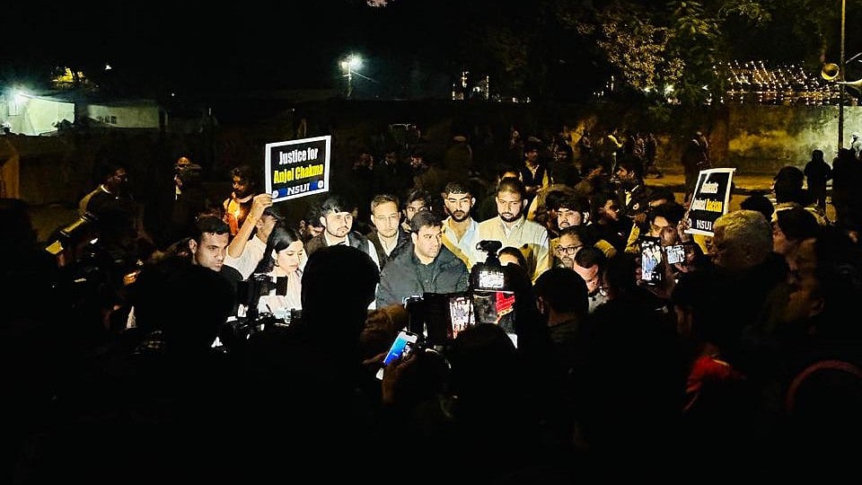 ’نفرت نے اینجل چکما کا قتل کیا اور خاموشی نے قصورواروں کو بچایا‘، این ایس یو آئی نے جنتر منتر پر نکالا کینڈل مارچ