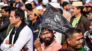 بنگلہ دیش کی سابق وزیر اعظم خالدہ ضیاء سپردِ خاک، جنازہ میں عالمی رہنماؤں سمیت ہزاروں افراد کی شرکت