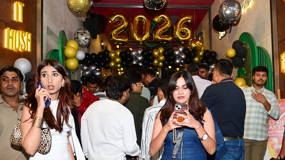 پوری دنیا نے منایا ’نیا سال‘، آتش بازی کے ساتھ 2026 کا کیا استقبال